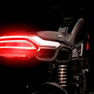 Motocicleta cafe racer Veloci negro dark thunder 250 CC 2025