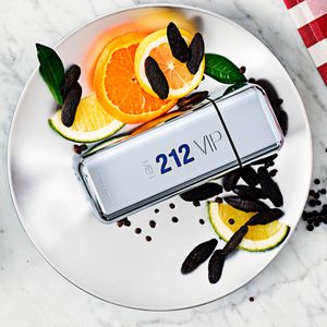 Perfume para caballero Carolina Herrera 212 vip men edt 100 ml 65043108
