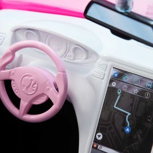 Vehículo convertible para niña Barbie hbt92